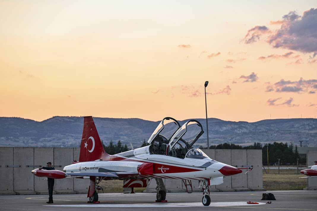 Türk Yıldızları’ndan 30 Ağustos’ta Anıtkabir’de saygı uçuşu - Resim: 10